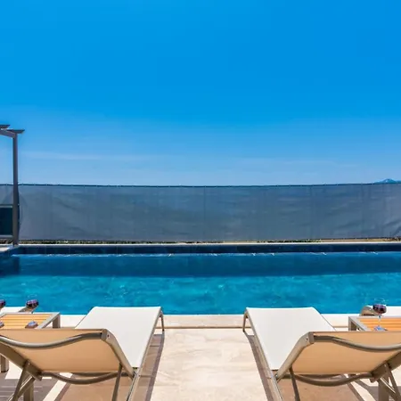 2 Bedroom 7546 *