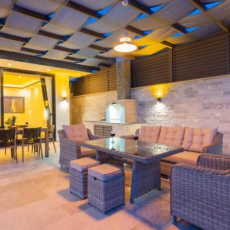Villa 2 Bedroom 7546 *